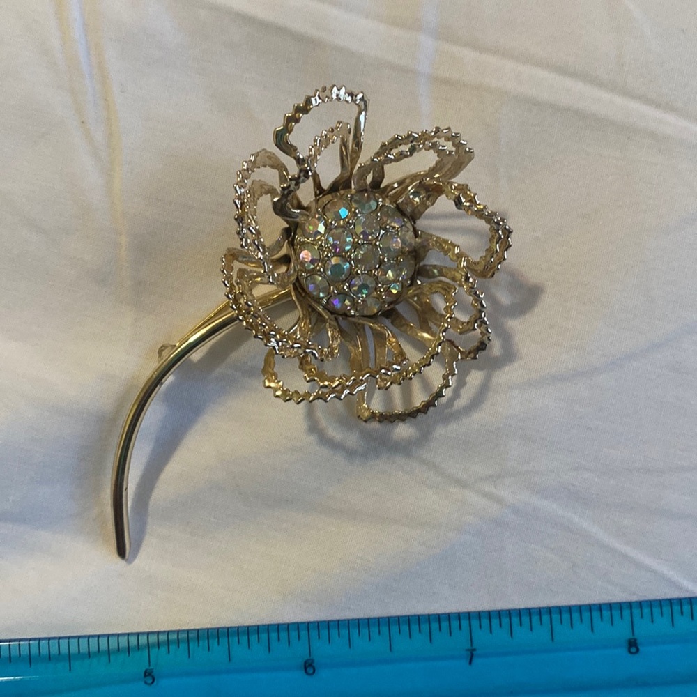 Sarah cov brooch